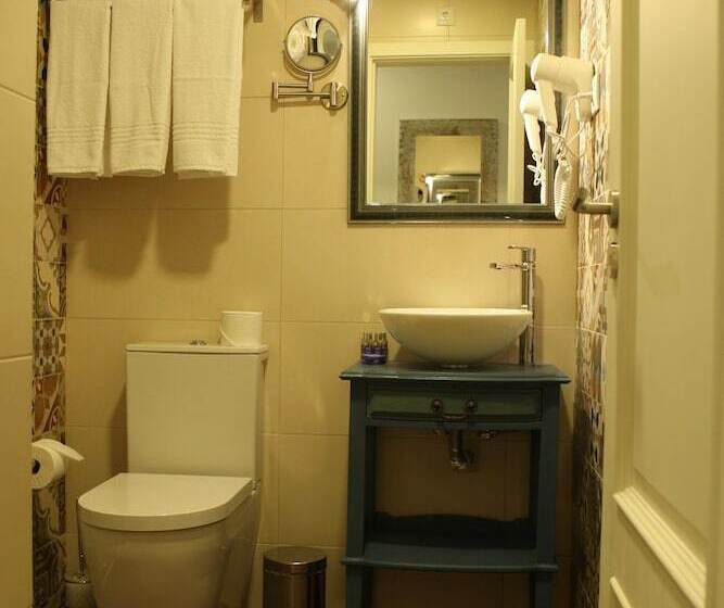 تختخواب و صبحانه Art'otel Barcelos