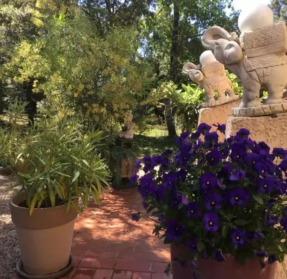 Aamiaismajoitus (B&B) Longo Maï