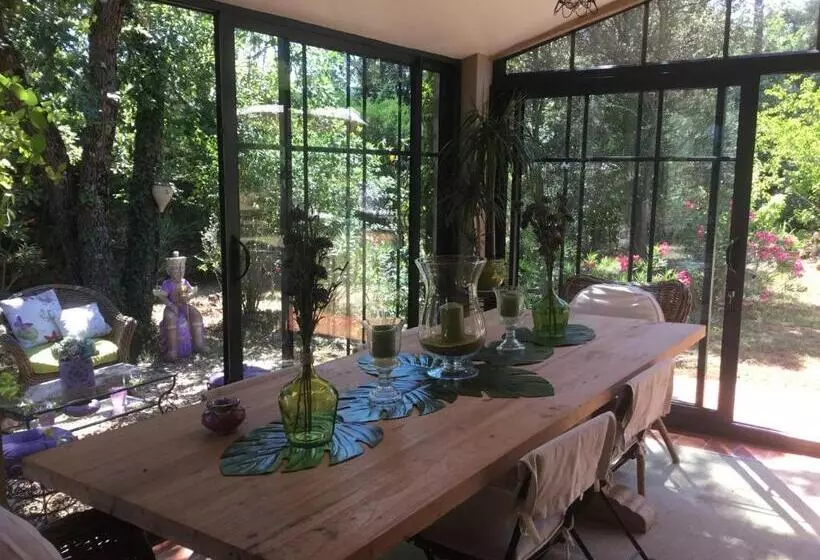 Aamiaismajoitus (B&B) Longo Maï