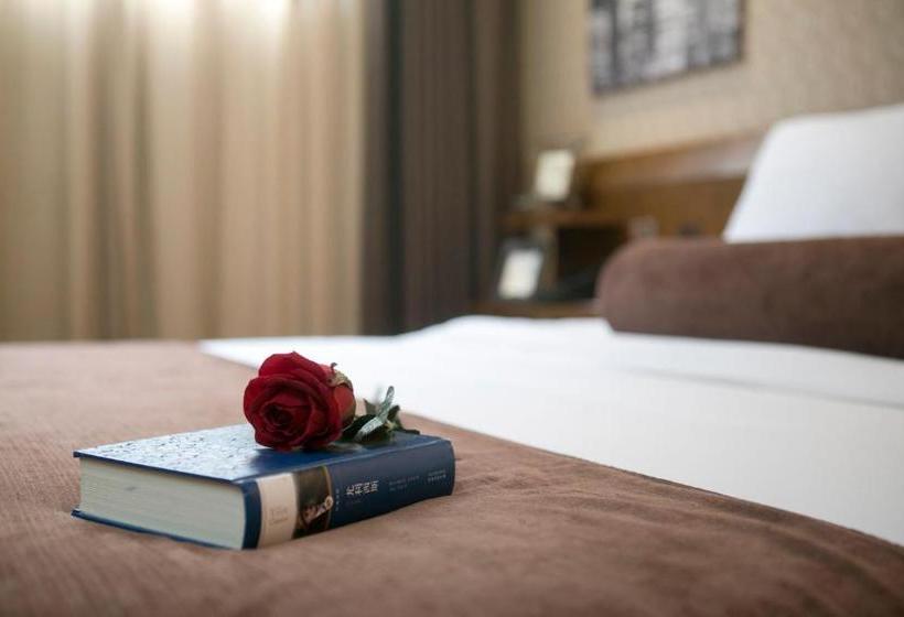 호텔 James Joyces Coffetel