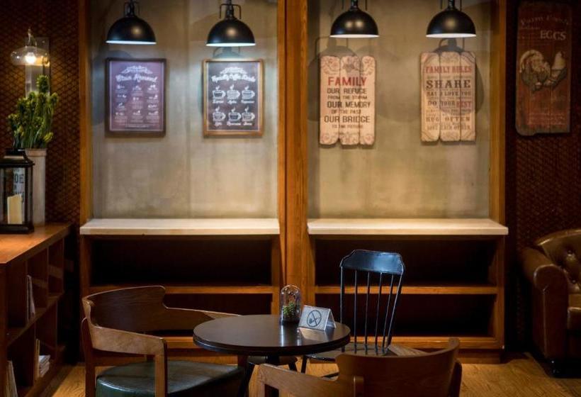 호텔 James Joyces Coffetel