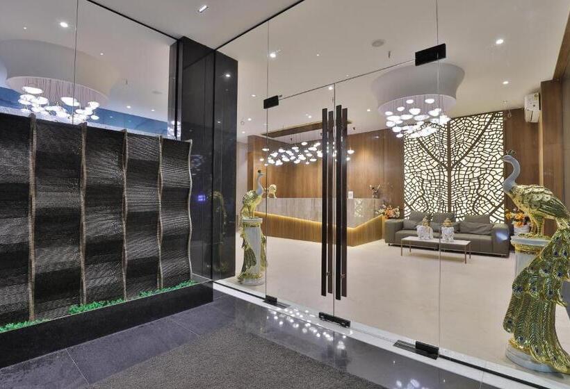 هتل Elements Surat