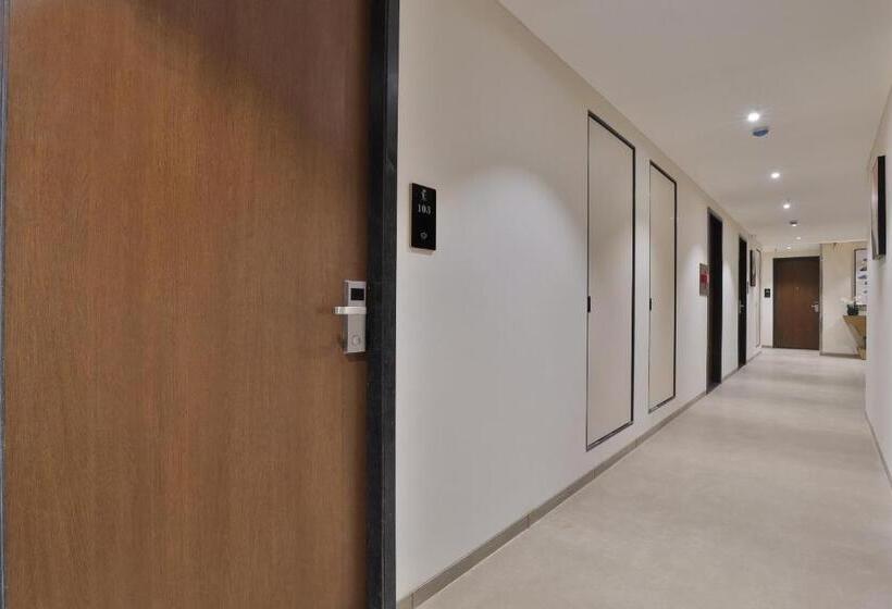 هتل Elements Surat