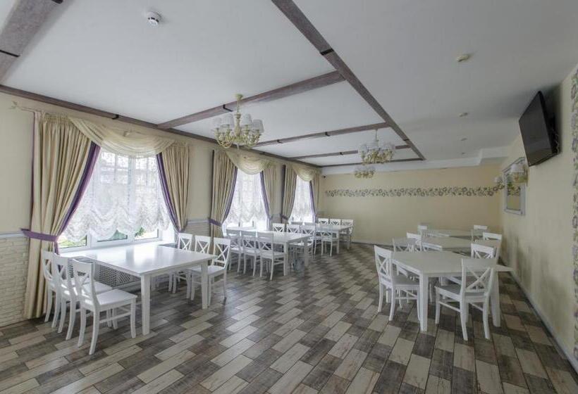 ホテル Lepsza садыба