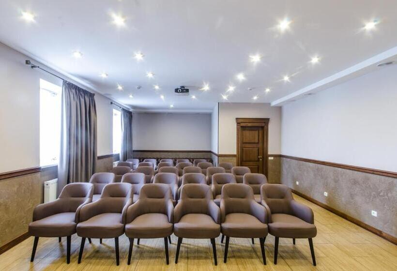 ホテル Lepsza садыба