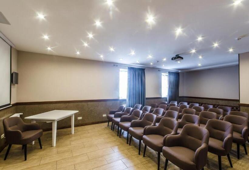 ホテル Lepsza садыба