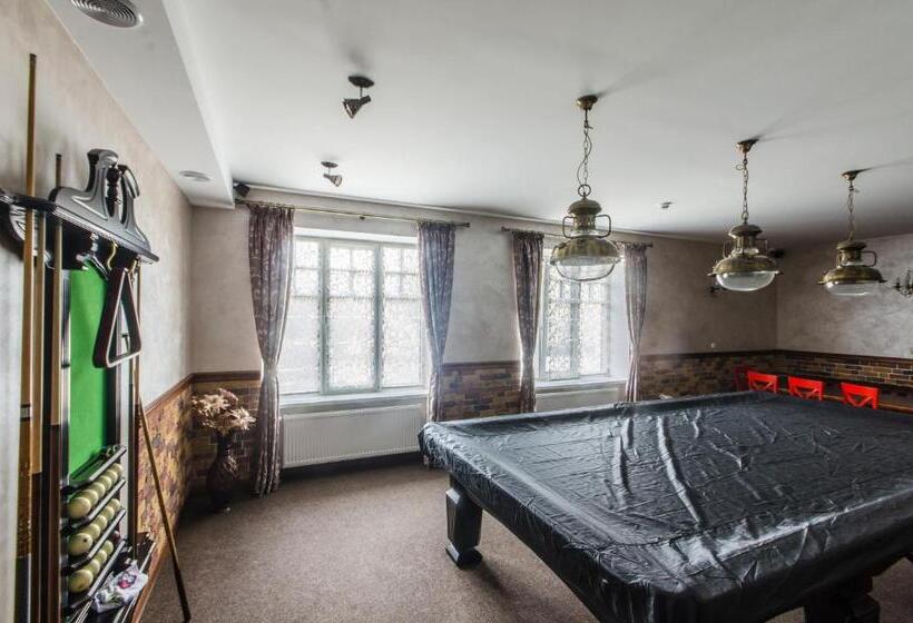 ホテル Lepsza садыба