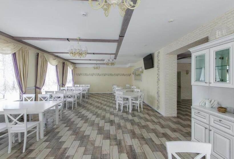 ホテル Lepsza садыба