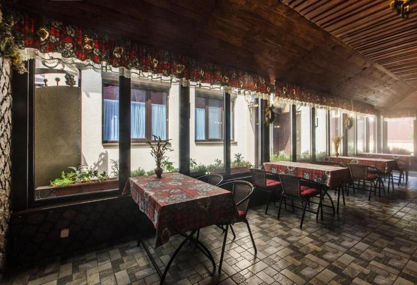 ホテル Lepsza садыба