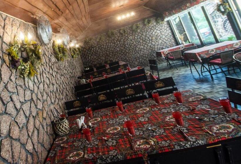 ホテル Lepsza садыба