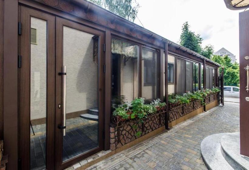 ホテル Lepsza садыба