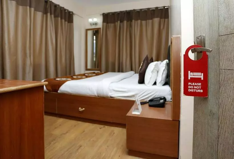 Hotelli Oyo 8816 Whispering Pines