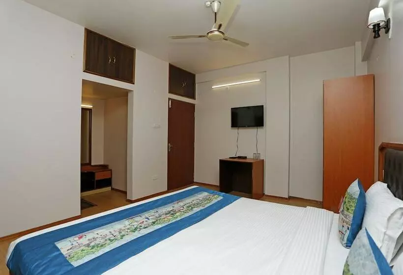 Hotelli Oyo 8816 Whispering Pines