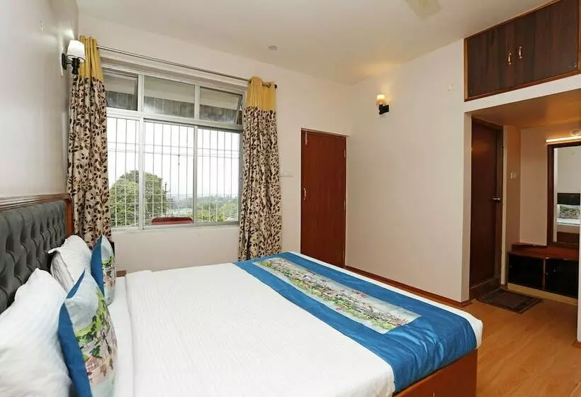 Hotelli Oyo 8816 Whispering Pines