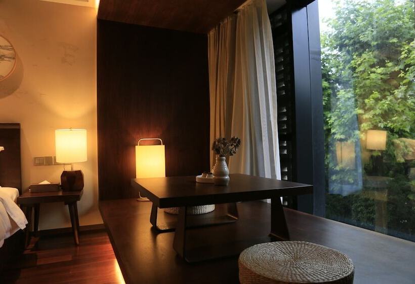 Otel Seclusive Life In Jiangnan •canal Yard