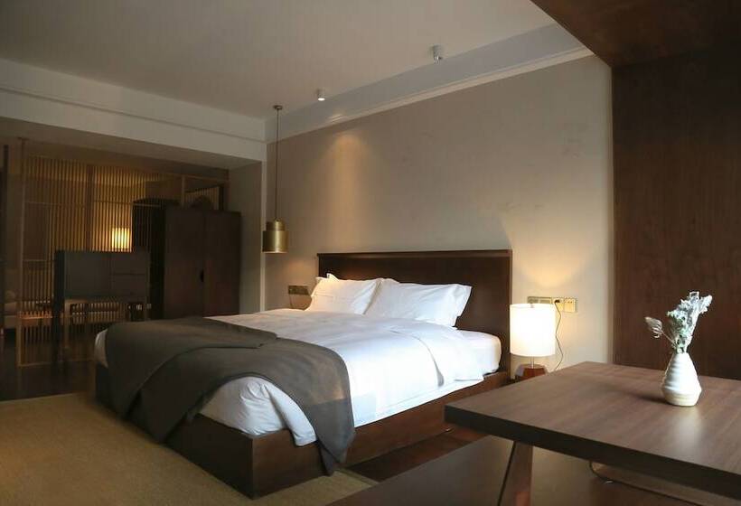 Otel Seclusive Life In Jiangnan •canal Yard