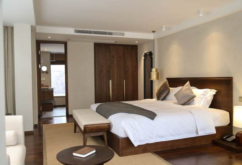 Otel Seclusive Life In Jiangnan •canal Yard