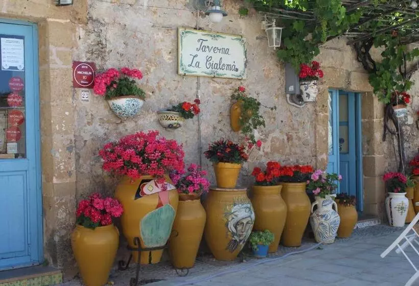 B&b L Uliveto Rooms & Pool