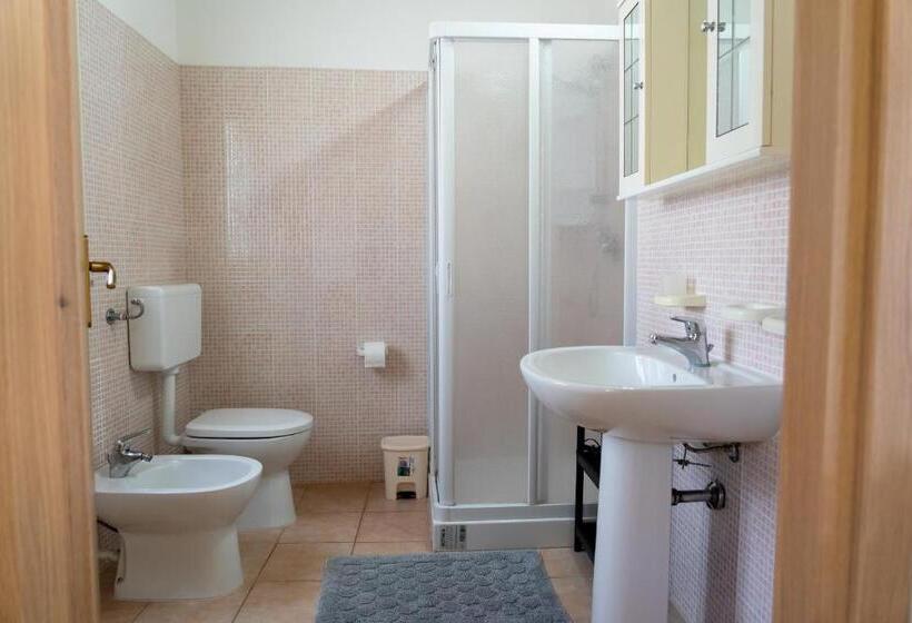 B&b L Uliveto Rooms & Pool