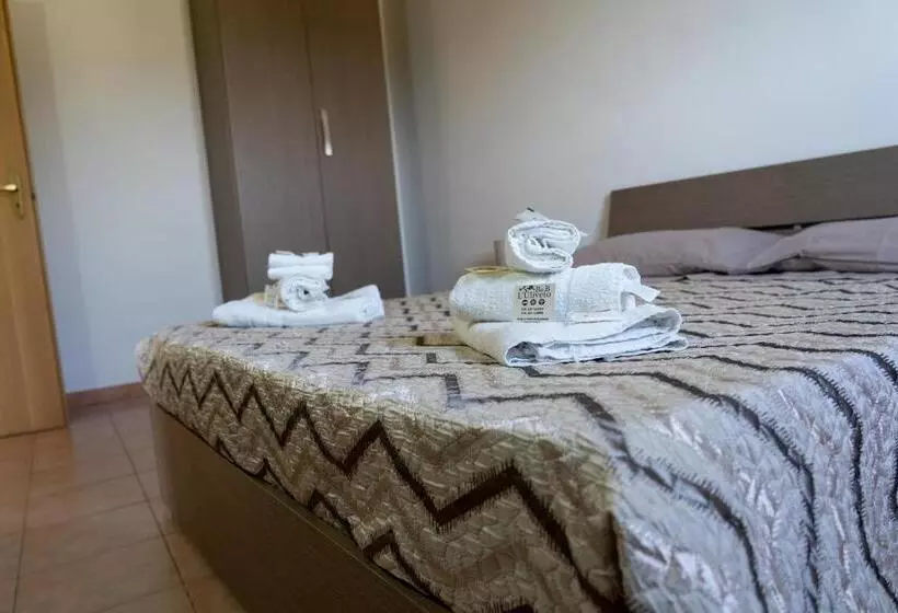 B&b L Uliveto Rooms & Pool