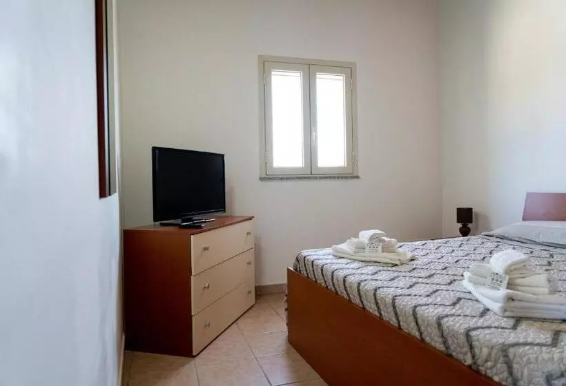 B&b L Uliveto Rooms & Pool