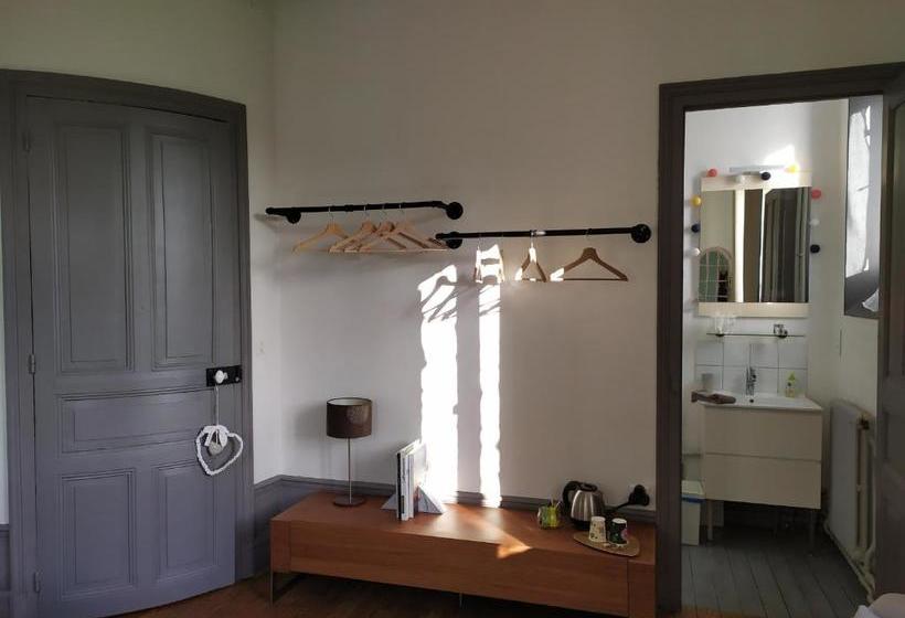 تختخواب و صبحانه Maison D'hôtes La Poterne