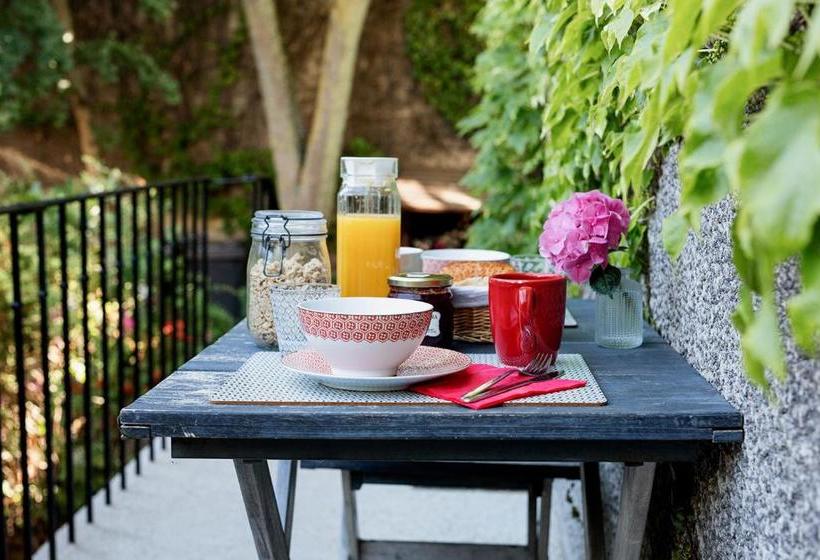 تختخواب و صبحانه Maison D'hôtes La Poterne