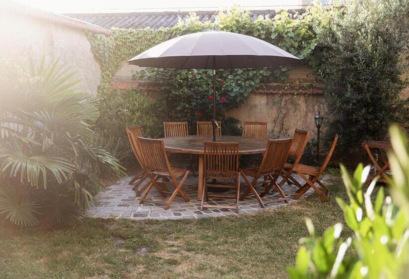 تختخواب و صبحانه Maison D'hôtes La Poterne