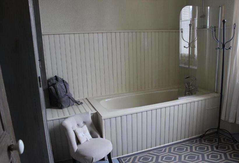 تختخواب و صبحانه Maison D'hôtes La Poterne