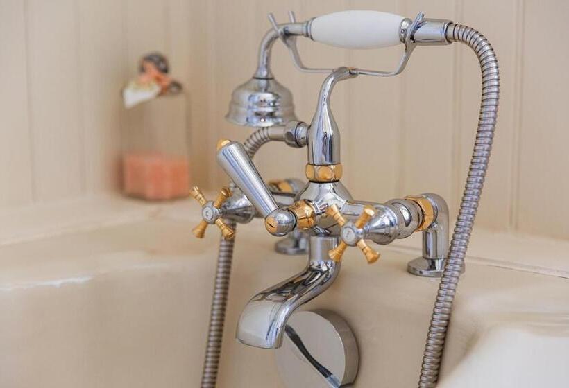 تختخواب و صبحانه Maison D'hôtes La Poterne