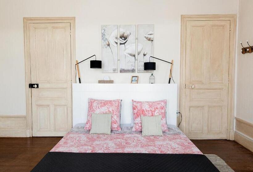 تختخواب و صبحانه Maison D'hôtes La Poterne