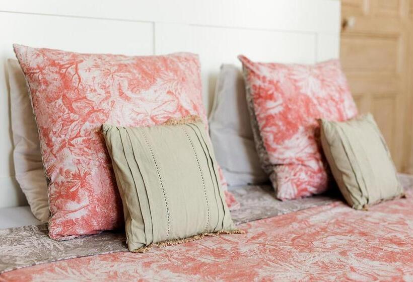 تختخواب و صبحانه Maison D'hôtes La Poterne