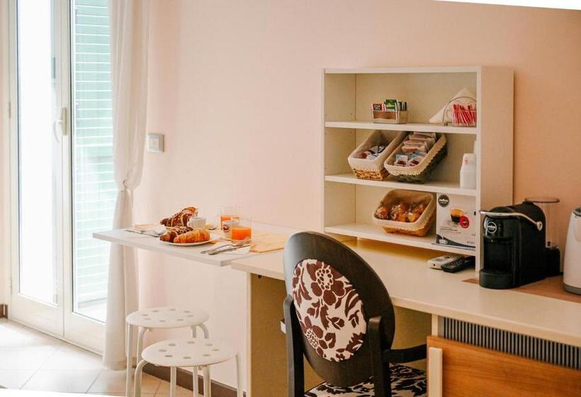 تختخواب و صبحانه Stella Del Sud