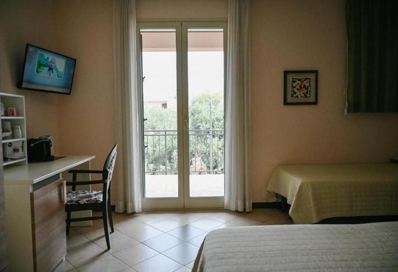 تختخواب و صبحانه Stella Del Sud