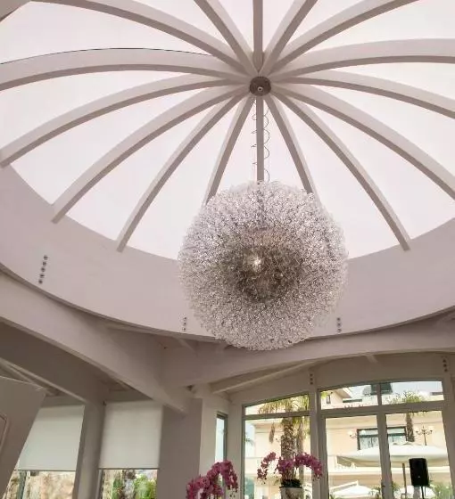 ホテル Kristall E Giardini Dell'eden