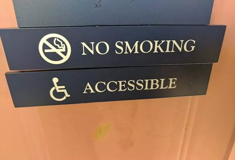 モーテル Travelodge By Wyndham Three Forks