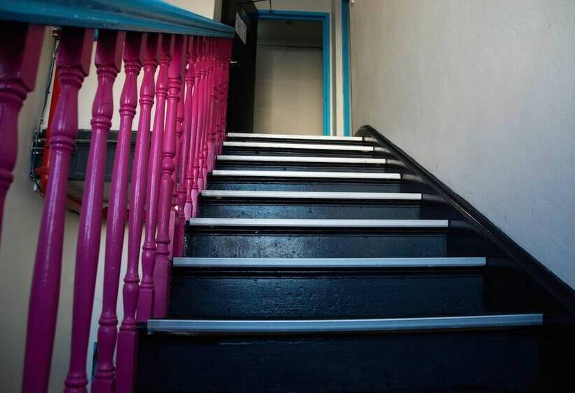 ユースホステル Mad Monkey East Side