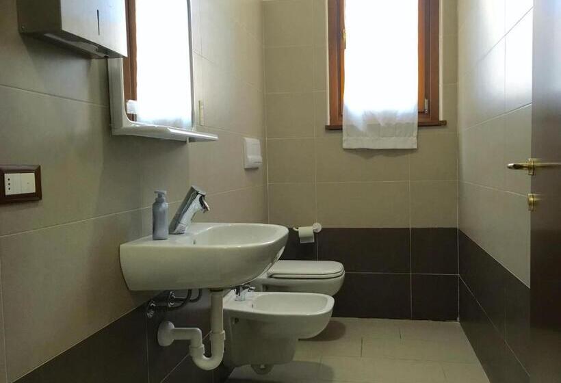 هاستل L'archetto