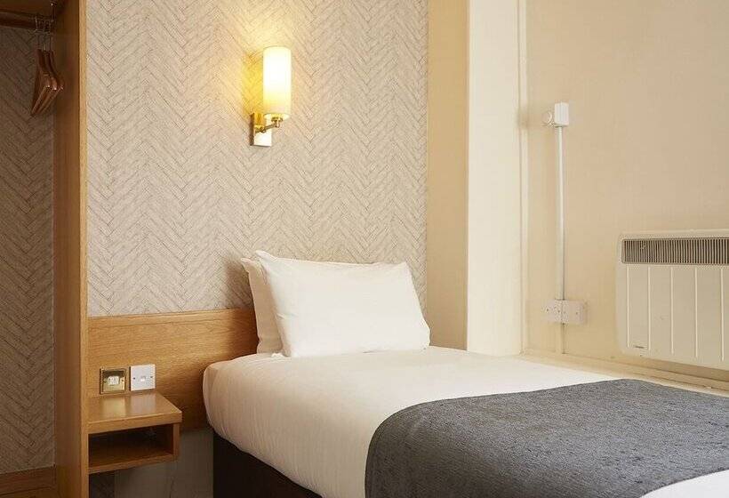 בית מלון כפרי De Trafford Arms By Chef & Brewer Collection