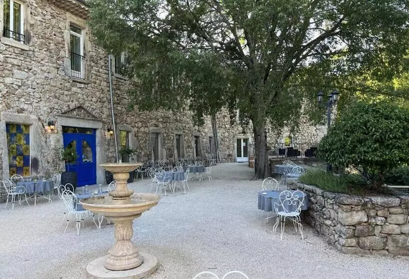 Hotelli Logis Hôtel Restaurant Le Domaine De L Eau Vive