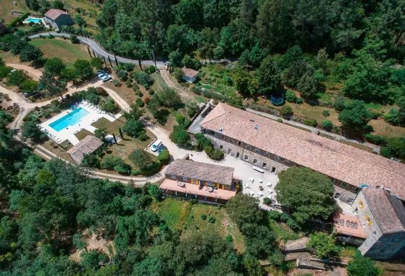 Hotelli Logis Hôtel Restaurant Le Domaine De L Eau Vive