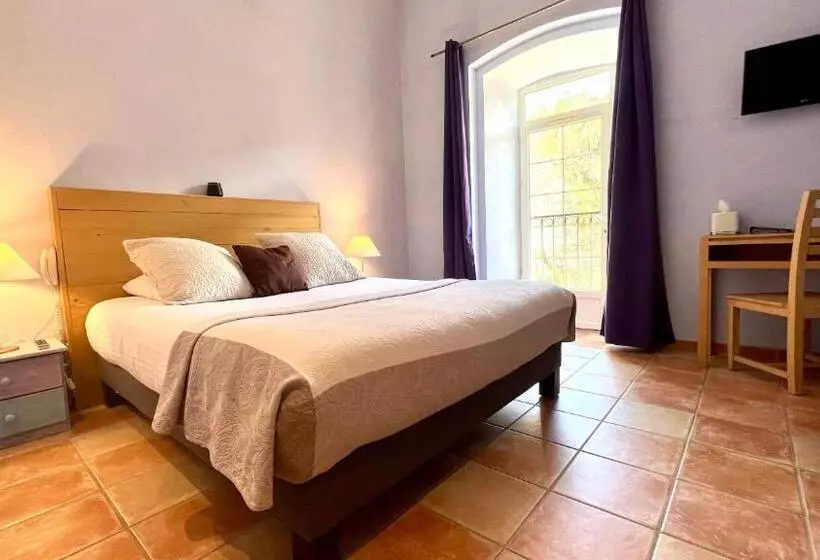 Hotelli Logis Hôtel Restaurant Le Domaine De L Eau Vive