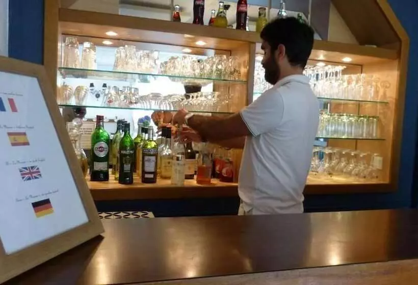 Hotelli Restaurant La Maison