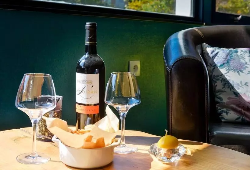 Hotelli Restaurant La Maison