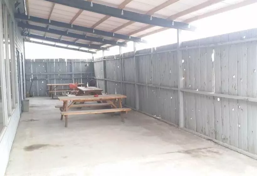 モーテル Tahitian Motor Inn