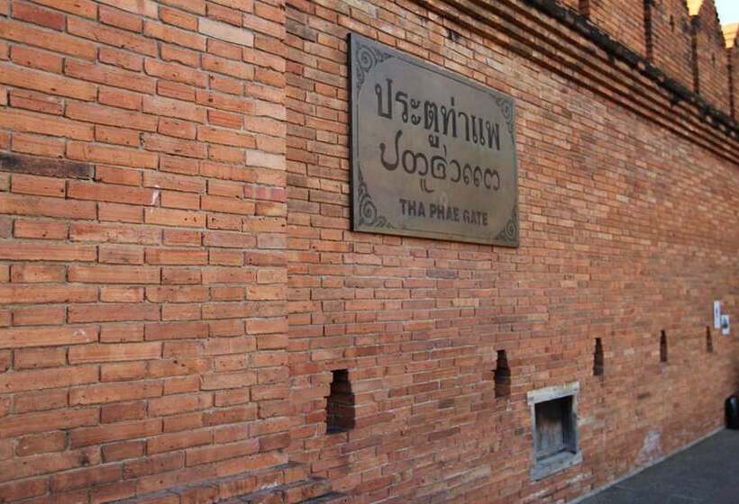 Z S Hostel At Tha Phae Gate