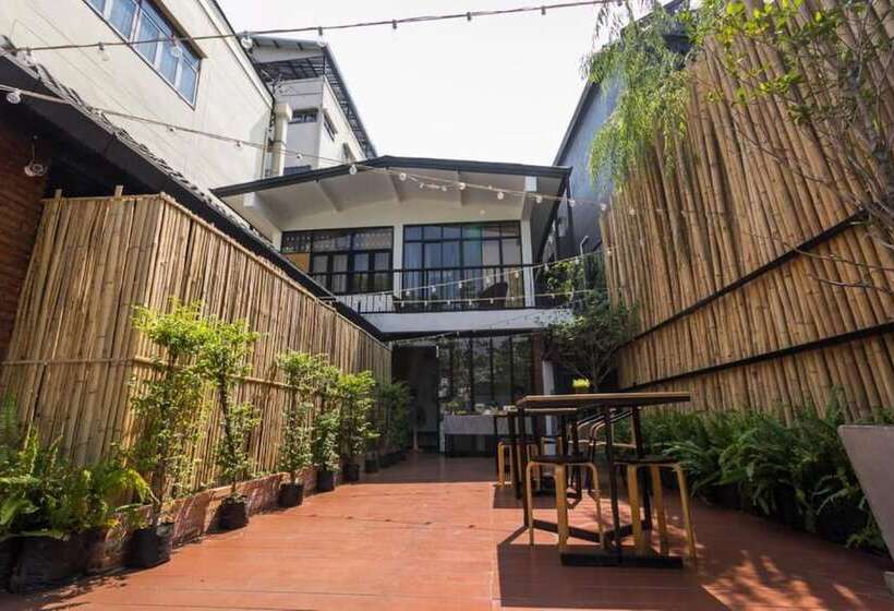 Z S Hostel At Tha Phae Gate