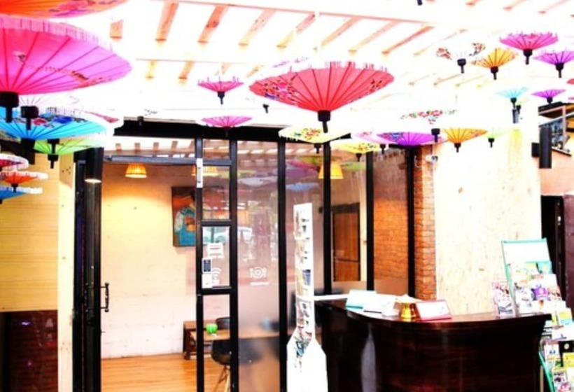 Z S Hostel At Tha Phae Gate