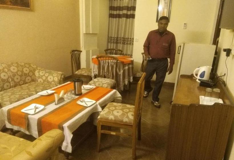 בית מלון כפרי Ambassador