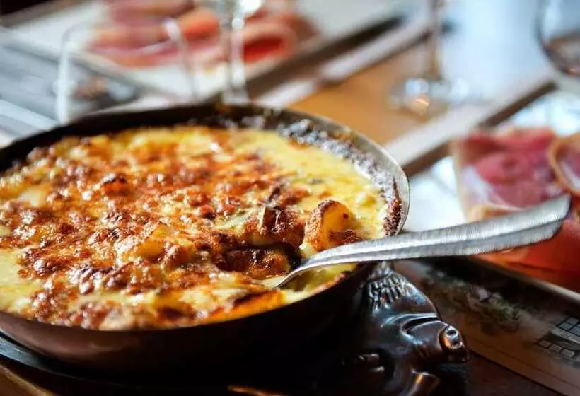 ホテル Auberge Le Cantou   Hôtel Roche